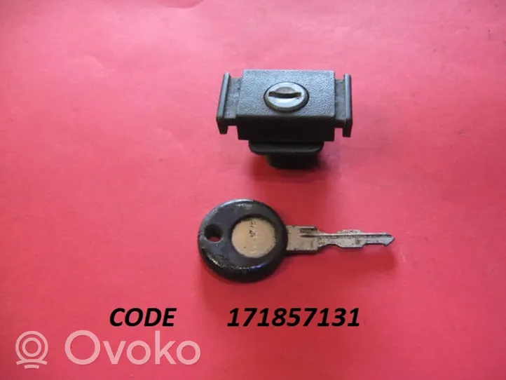 Audi 80 90 B2 Glove box lock 171857131