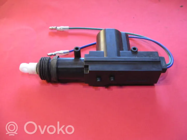 Volkswagen Caddy Central locking motor 932037992