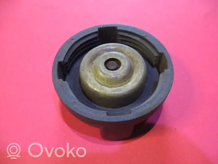 Volkswagen Jetta I Vase d'expansion / bouchon de réservoir de liquide de refroidissement 443121321