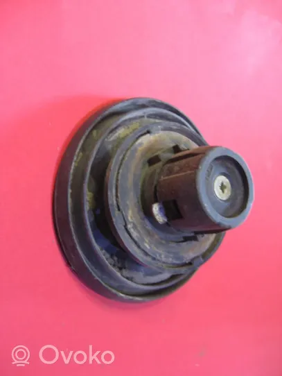 Volkswagen Santana Tappo del serbatoio del carburante VW45971