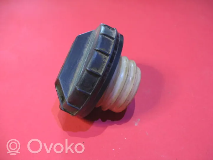 KIA Clarus Bouchon de réservoir essence 0K2C142419