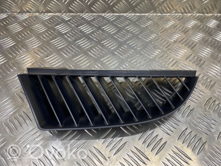 Mitsubishi Colt CZ3 Grille calandre supérieure de pare-chocs avant MN127773