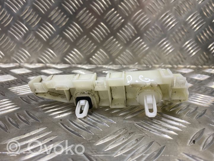 Mitsubishi Space Star Takapuskurin kannake T091510