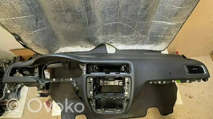 Volkswagen Jetta VI Dashboard 5C7857002C