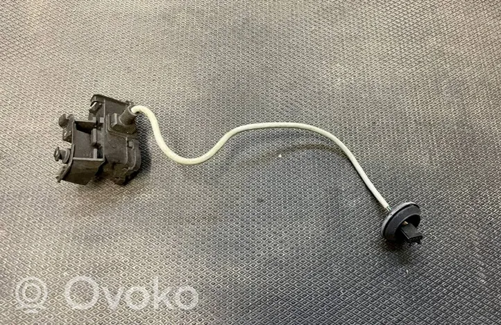 Volkswagen Jetta VI Serratura del tappo del serbatoio del carburante 5C6810773J