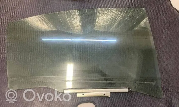 Lexus ES 300h Takaoven ikkunalasi 6811333181