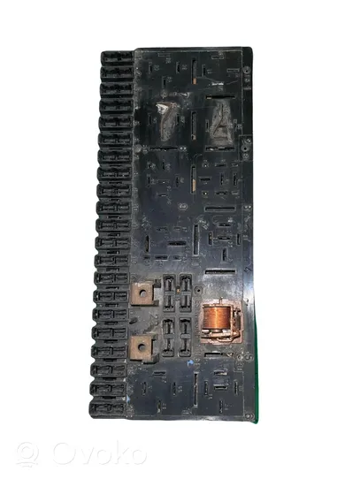 Audi 80 90 B3 Module de fusibles 443941822