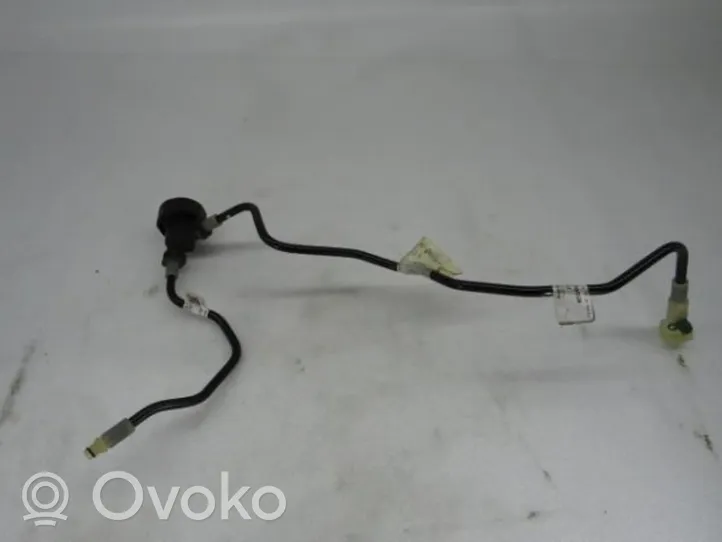 Nissan Qashqai Oil fill pipe 