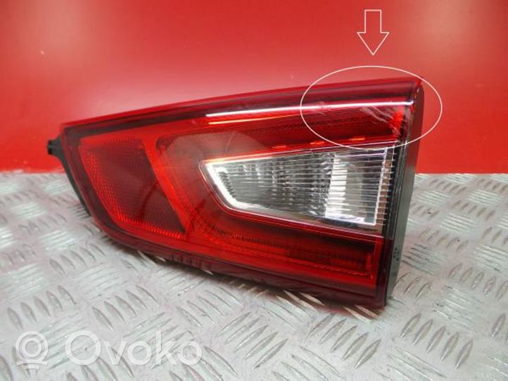 Nissan Qashqai Lampy tylnej klapy bagażnika 