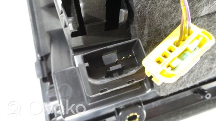 Audi Q3 8U Panelės stalčiuko/lentinėlės paklotėlis 