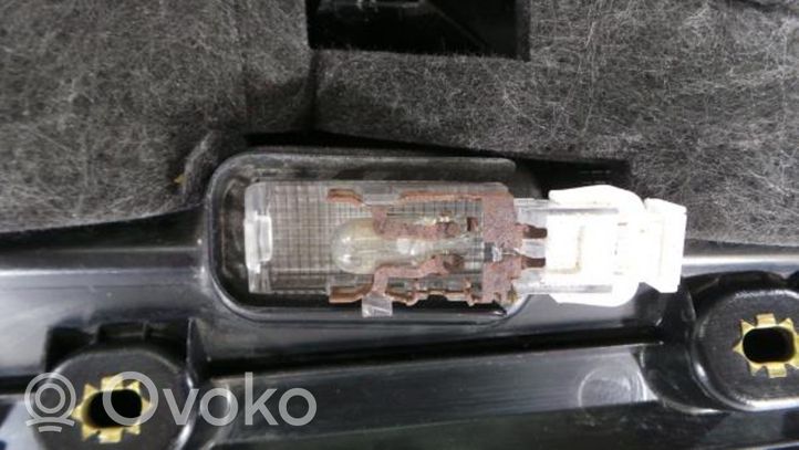 Audi Q3 8U Panelės stalčiuko/lentinėlės paklotėlis 