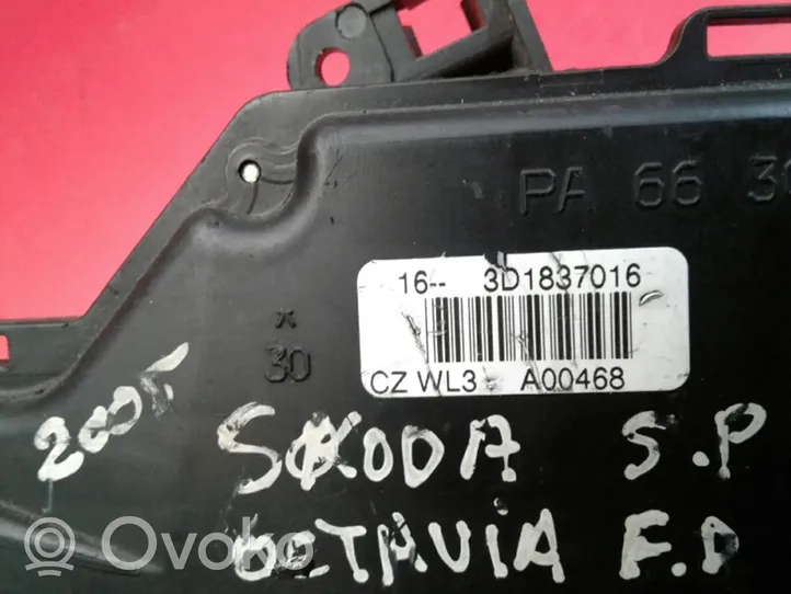 Skoda Octavia Mk2 (1Z) Priekinė užrakinimo spynelė (prie rankenos) 