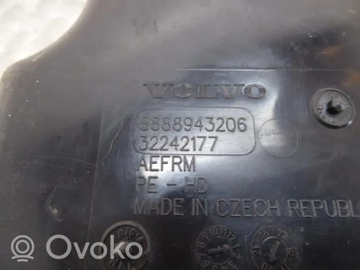 Volvo XC40 AdBlue šķidruma tvertne 