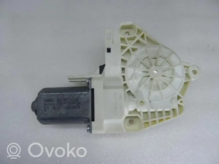 Audi Q3 8U Front door window regulator motor 