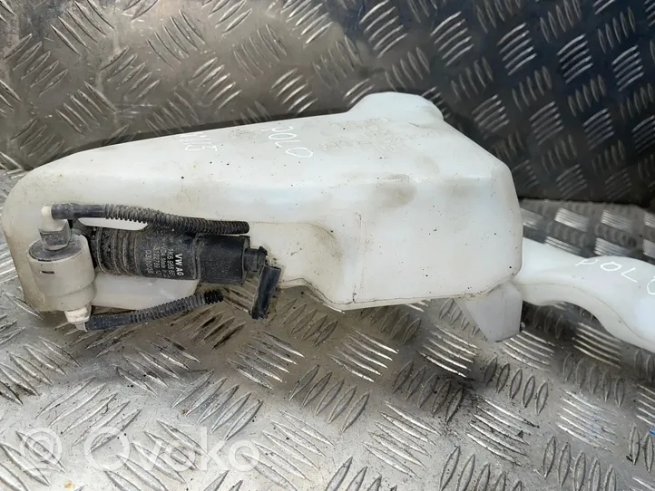 Volkswagen Polo IV 9N3 Réservoir de liquide lave-glace 6Q0955453