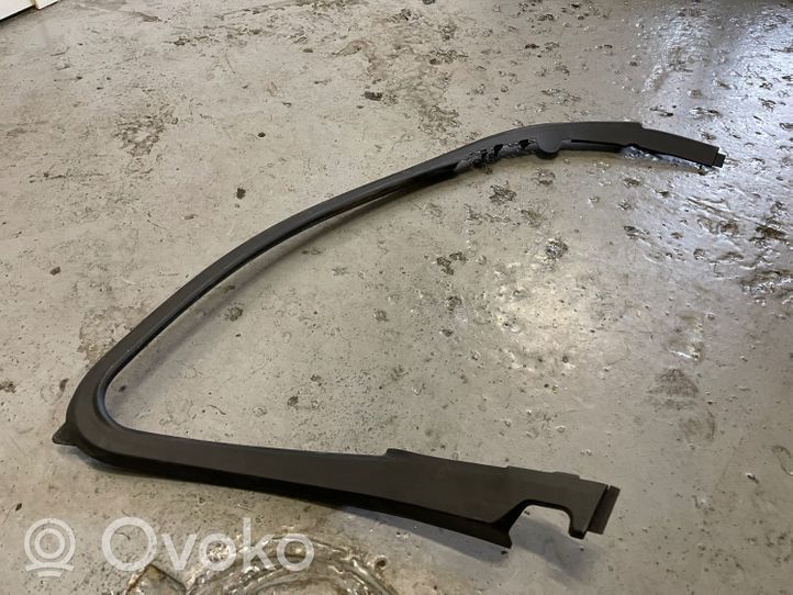 BMW M5 F90 Moulures des vitres de la porte avant 7384929