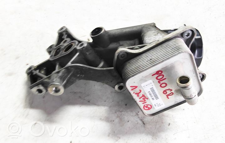 Volkswagen Polo V 6R Supporto di montaggio del filtro dell’olio 03F117021A