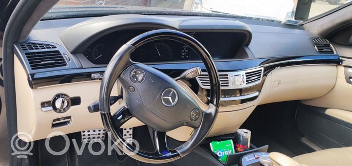 Mercedes-Benz S W221 Turvatyynysarja paneelilla 