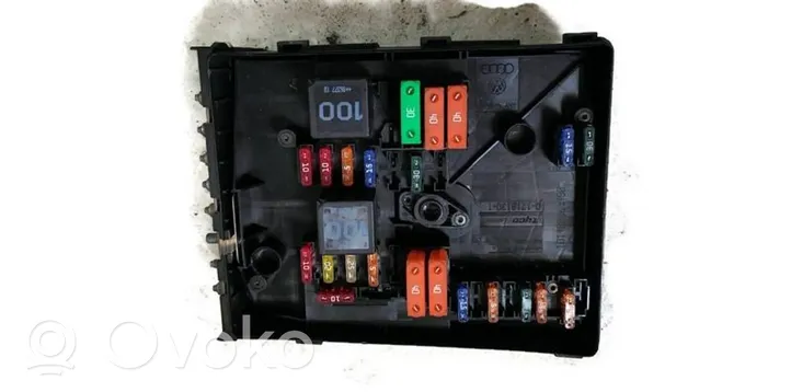 Volkswagen Caddy Fuse box set 0-1718130-1