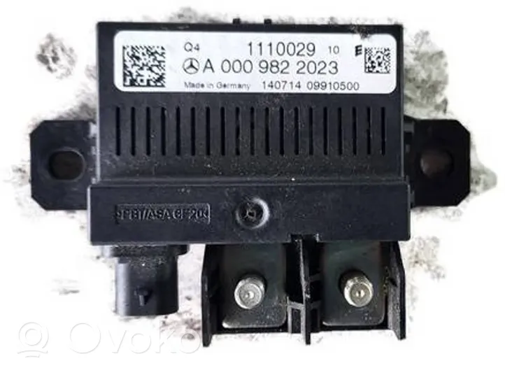 Mercedes-Benz A W176 Relais de charge A0009822023