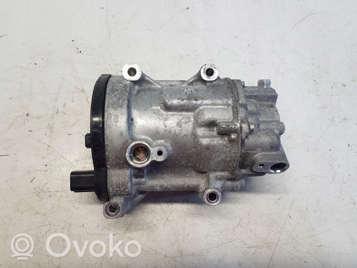 Toyota Yaris XP210 Ilmastointilaitteen kompressorin pumppu (A/C) 042400-0740