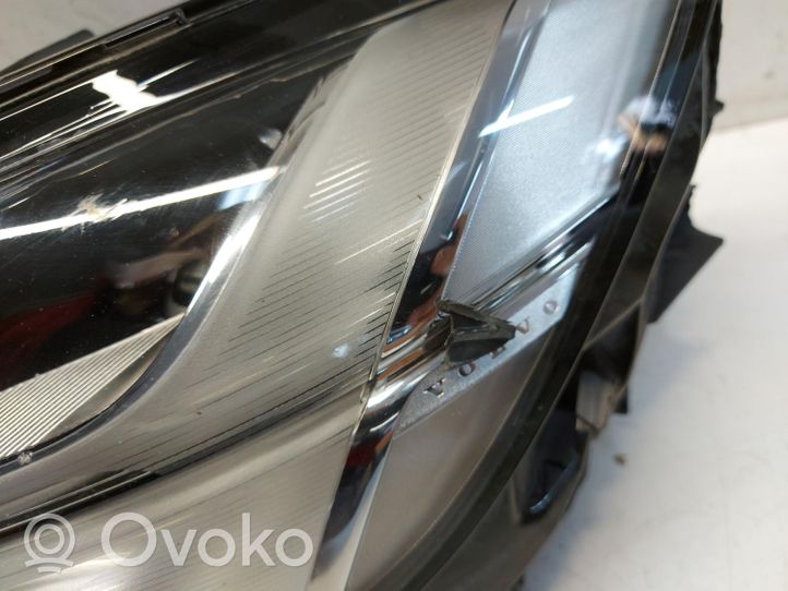 Volvo S90, V90 Lampa przednia 31386170