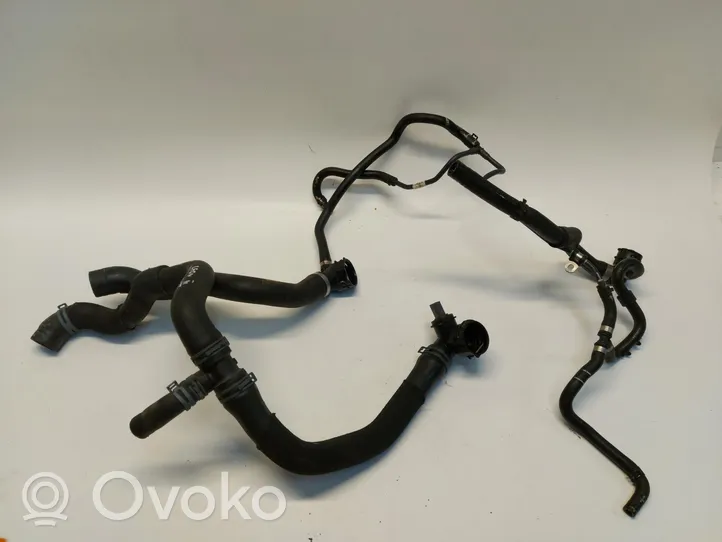 Seat Leon IV Tubo flessibile del liquido di raffreddamento del motore 5q0121049cr