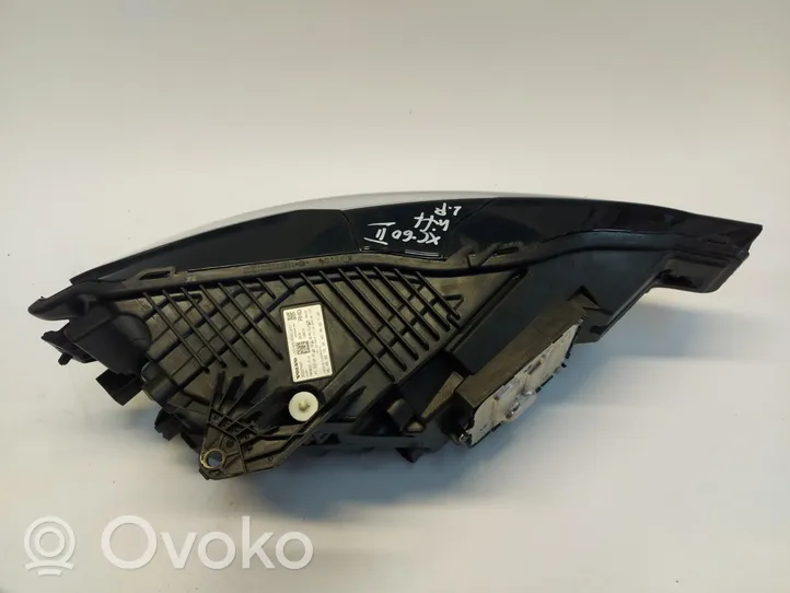 Volvo XC60 Lampa przednia 32337967