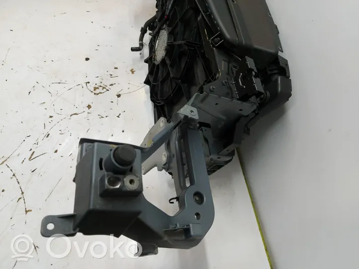 Volvo XC40 Pannello di supporto del radiatore 