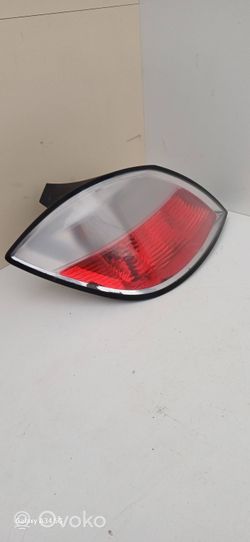 Opel Astra H Lampa tylna 10299800