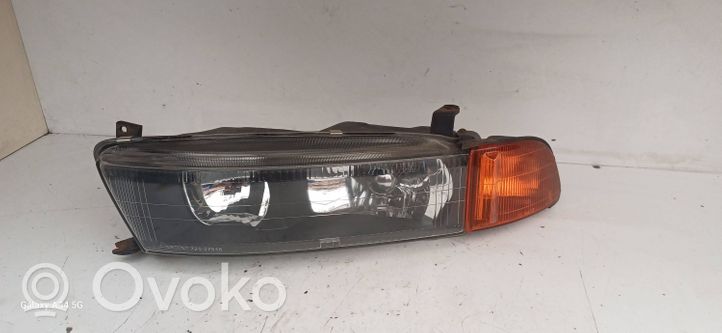 Mitsubishi Galant Lampa przednia 72037646