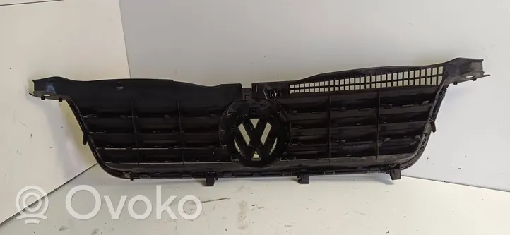 Volkswagen PASSAT B5.5 Rejilla superior del radiador del parachoques delantero 3B0853651J