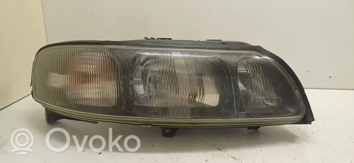 Volvo S60 Передняя фара 89004607