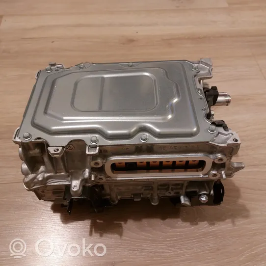 Toyota Yaris XP210 Convertisseur / inversion de tension inverseur G9200K0011