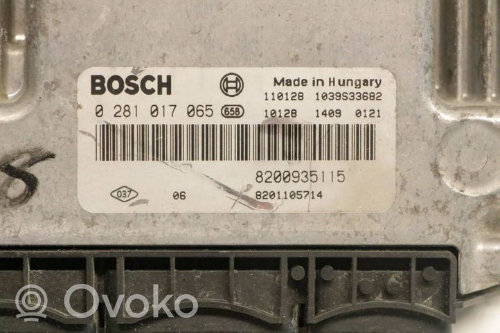 Opel Vivaro Variklio valdymo blokas 0281017065