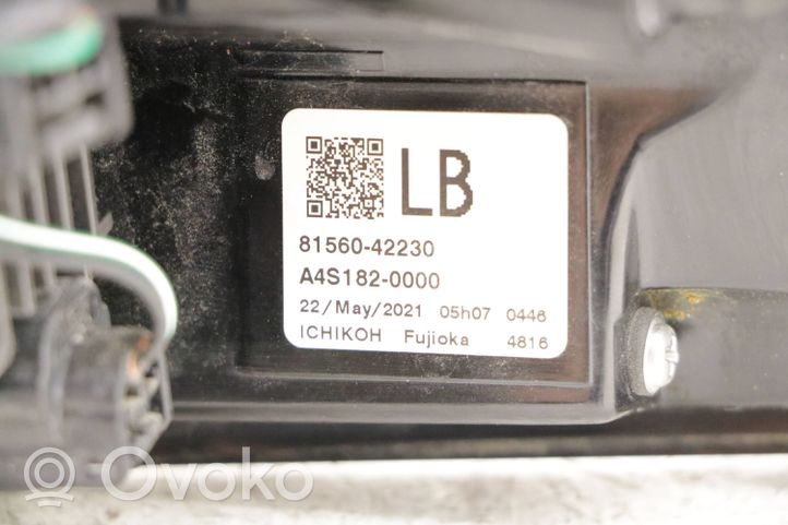 Toyota RAV 4 (XA40) Aizmugurējais lukturis virsbūvē 8156042230