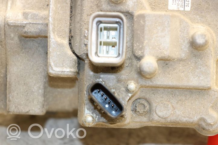 Toyota RAV 4 (XA40) Ilmastointilaitteen kompressorin pumppu (A/C) 042200-0533