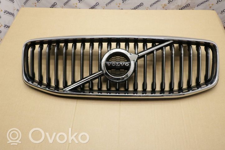 Volvo XC60 Front bumper upper radiator grill 31425535