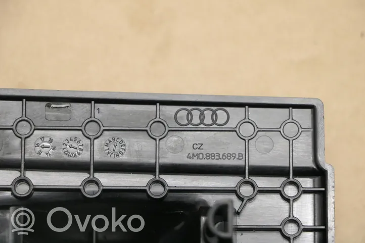 Audi Q7 4M Osłona szyny fotela tylnego 4M0883689B