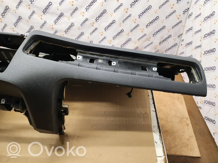 Volkswagen Touareg II Dashboard 7P1858295