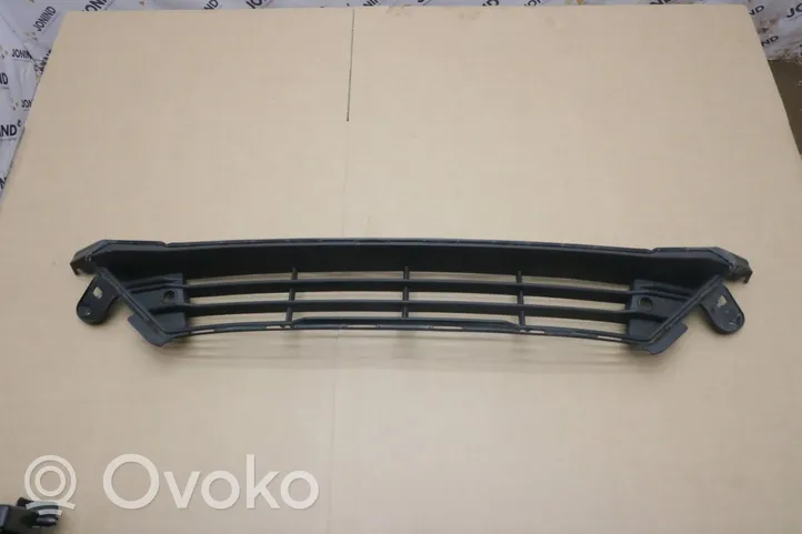 Volvo V60 Etupuskurin alempi jäähdytinsäleikkö 31455655