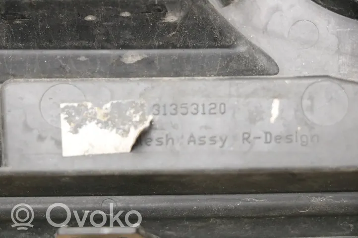 Volvo V40 Etupuskurin ylempi jäähdytinsäleikkö 31353120