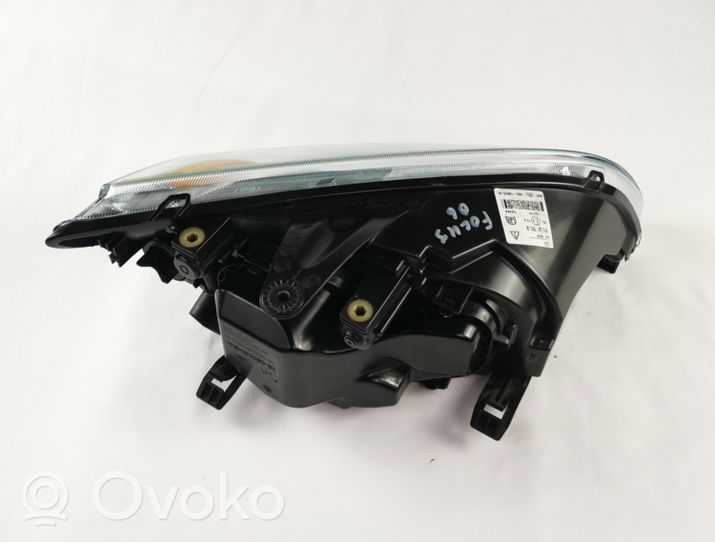 Ford Focus Lampa przednia 4M5113W030AD