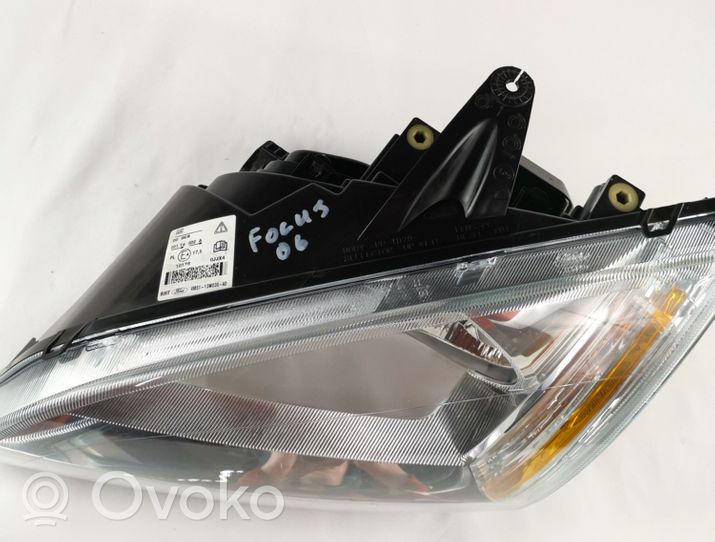 Ford Focus Lampa przednia 4M5113W030AD