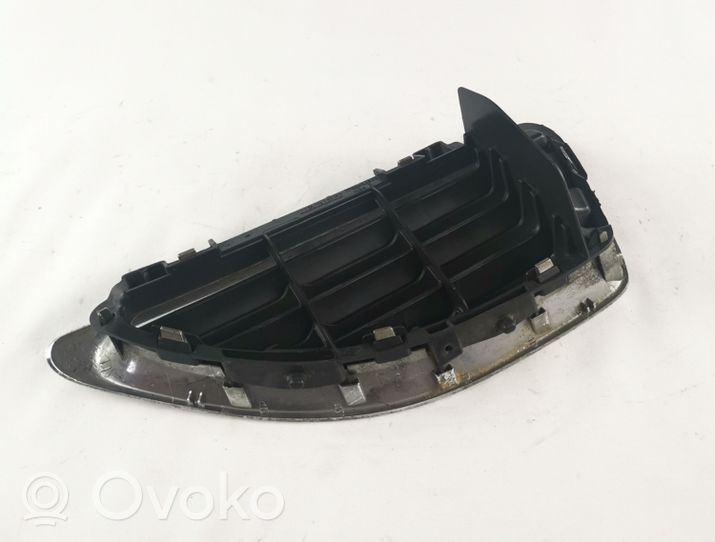 Renault Megane I Grille calandre supérieure de pare-chocs avant 7700428963