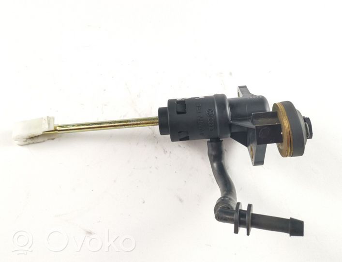 Volkswagen PASSAT B5 Główny cylinder sprzęgła 8E1721401F