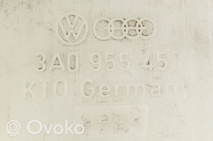 Volkswagen PASSAT B3 Réservoir de liquide lave-glace 3A0955453