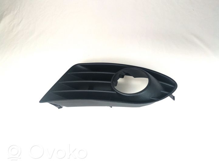 Volkswagen Golf Plus Front fog light trim/grill 5m0853666B