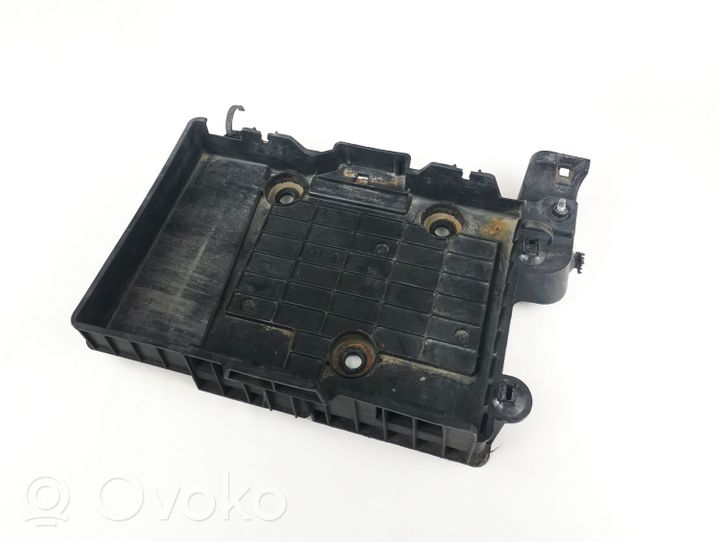 Renault Megane II Boîte de batterie 8200166032