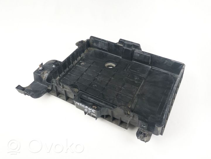 Renault Megane II Boîte de batterie 8200166032